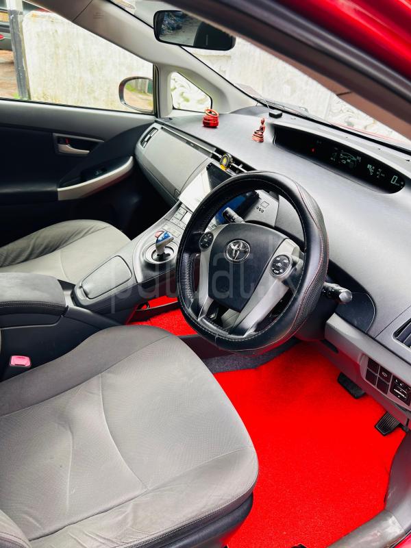 Toyota Prius 2011 - பயன்படுத்தப்பட்டது கார் sale in Sri Lanka - patpat.lk