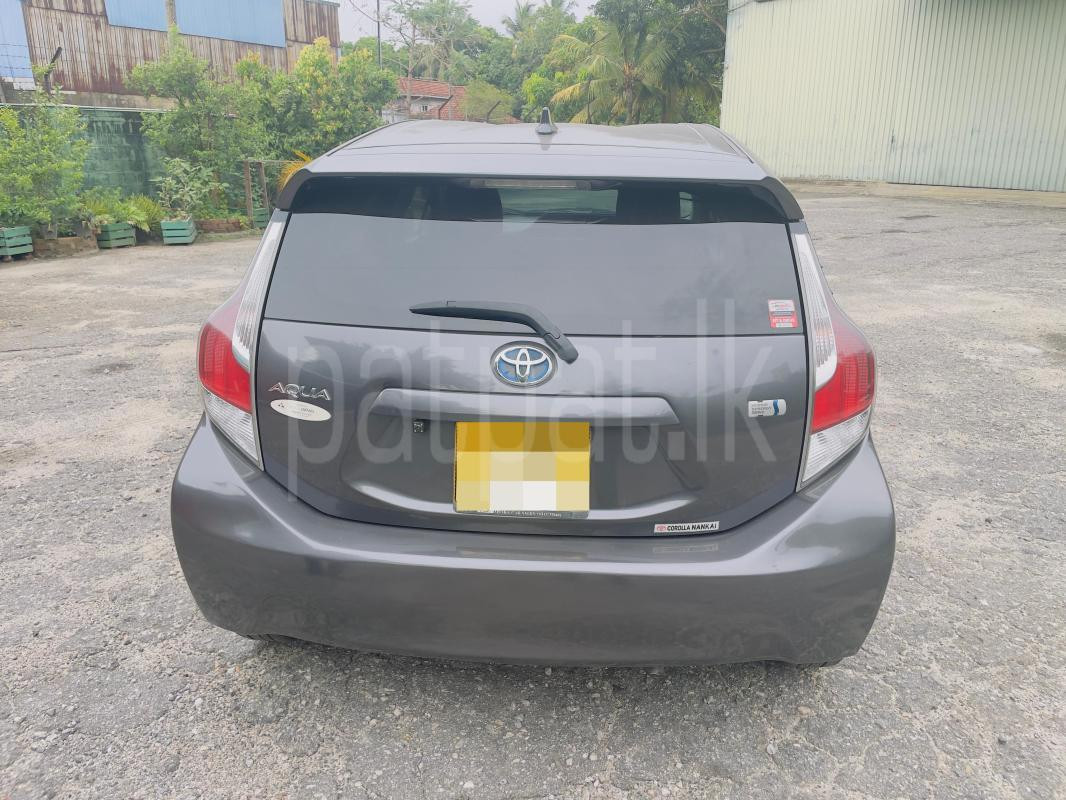 Toyota Aqua 2015 - பயன்படுத்தப்பட்டது கார் sale in Sri Lanka - patpat.lk