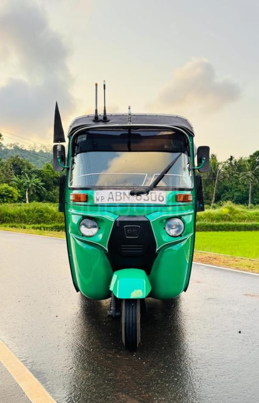 Bajaj 4 stroke 2016 - Used Three wheeler sale in Sri Lanka - patpat.lk
