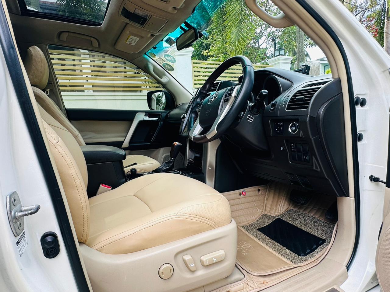 Toyota Land Cruiser Prado 2011 - பயன்படுத்தப்பட்டது SUV sale in Sri Lanka - patpat.lk