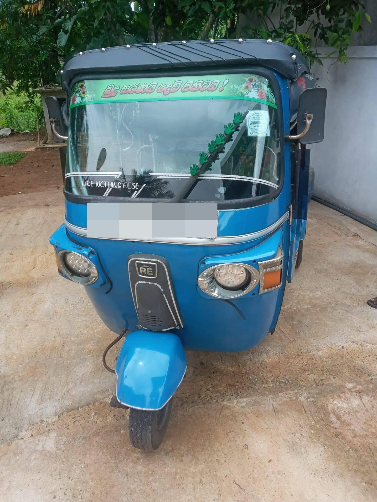 Bajaj Three Wheel 2011 ads-image-1