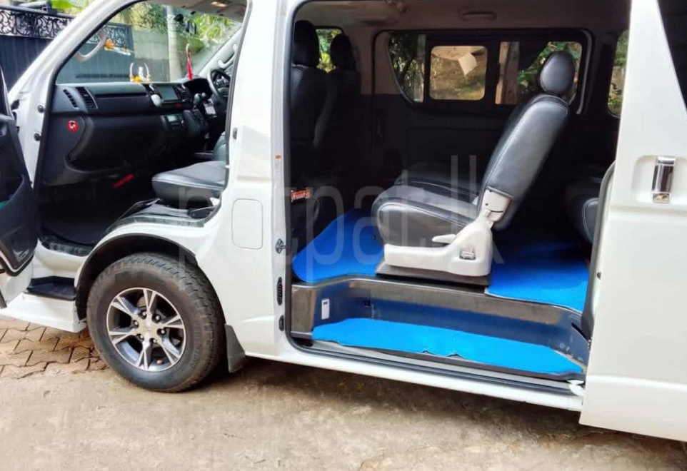 Toyota Hiace 2017 - பயன்படுத்தப்பட்டது வேன் sale in Sri Lanka - patpat.lk