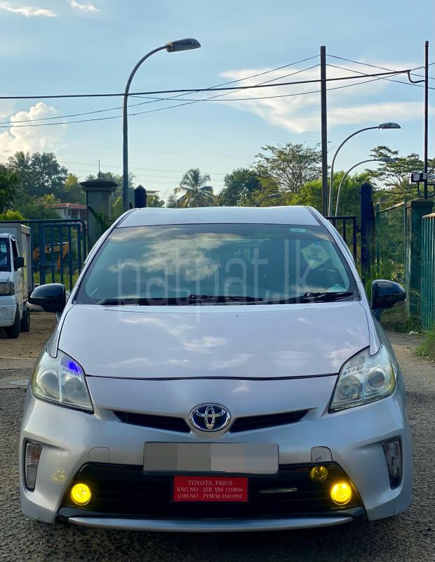 Toyota Prius 2012 - பயன்படுத்தப்பட்டது கார் sale in Sri Lanka - patpat.lk