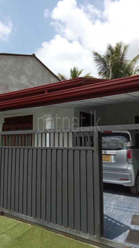 House for Sale in Kiriwattuduwa ads-image-1