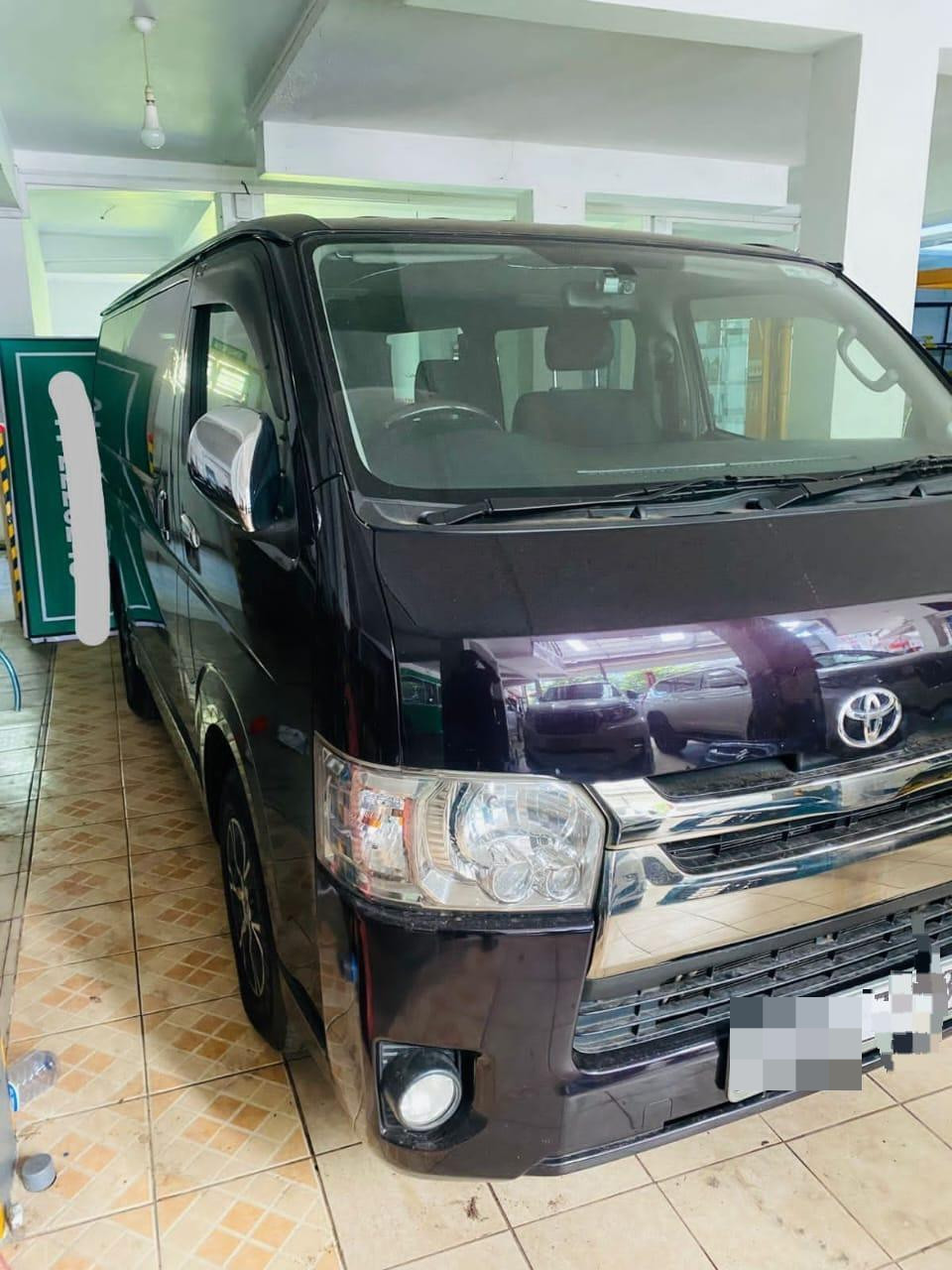 Toyota Hiace 2015 - பயன்படுத்தப்பட்டது வேன் sale in Sri Lanka - patpat.lk