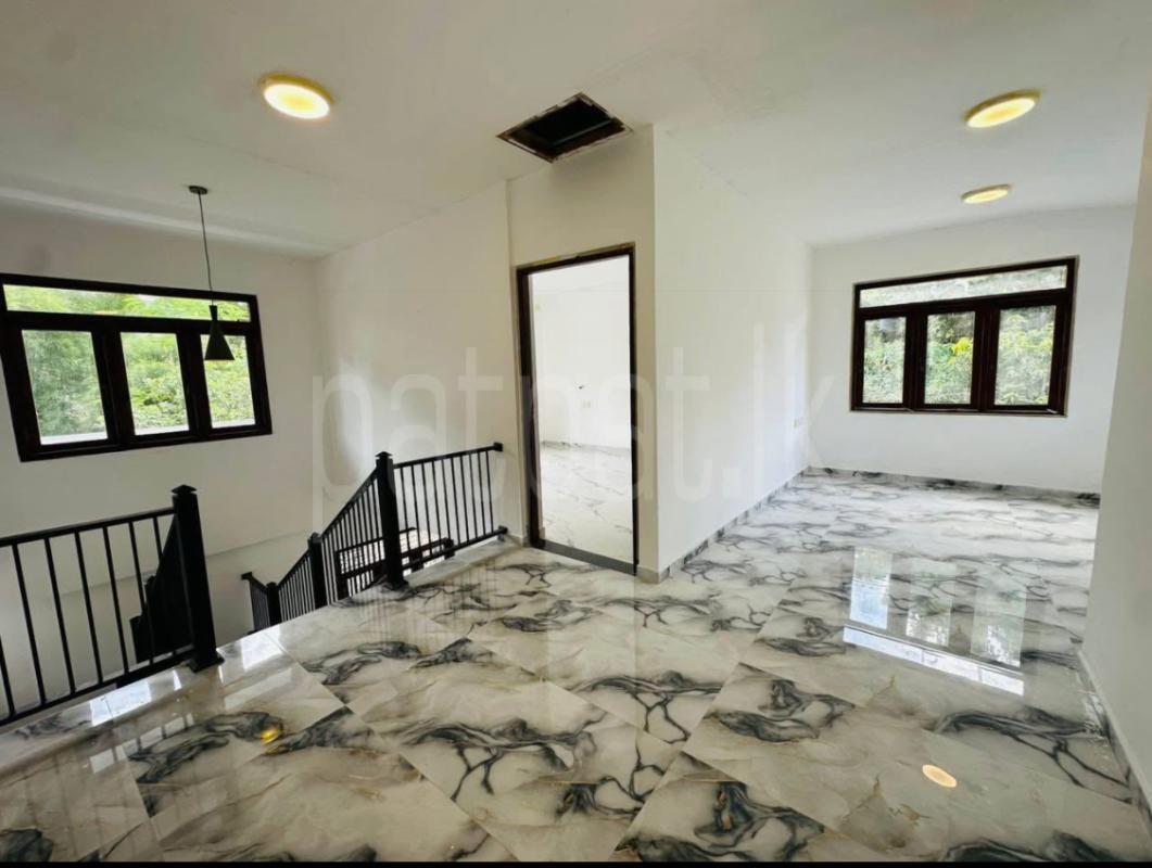 House for Sale in Athurugiriya