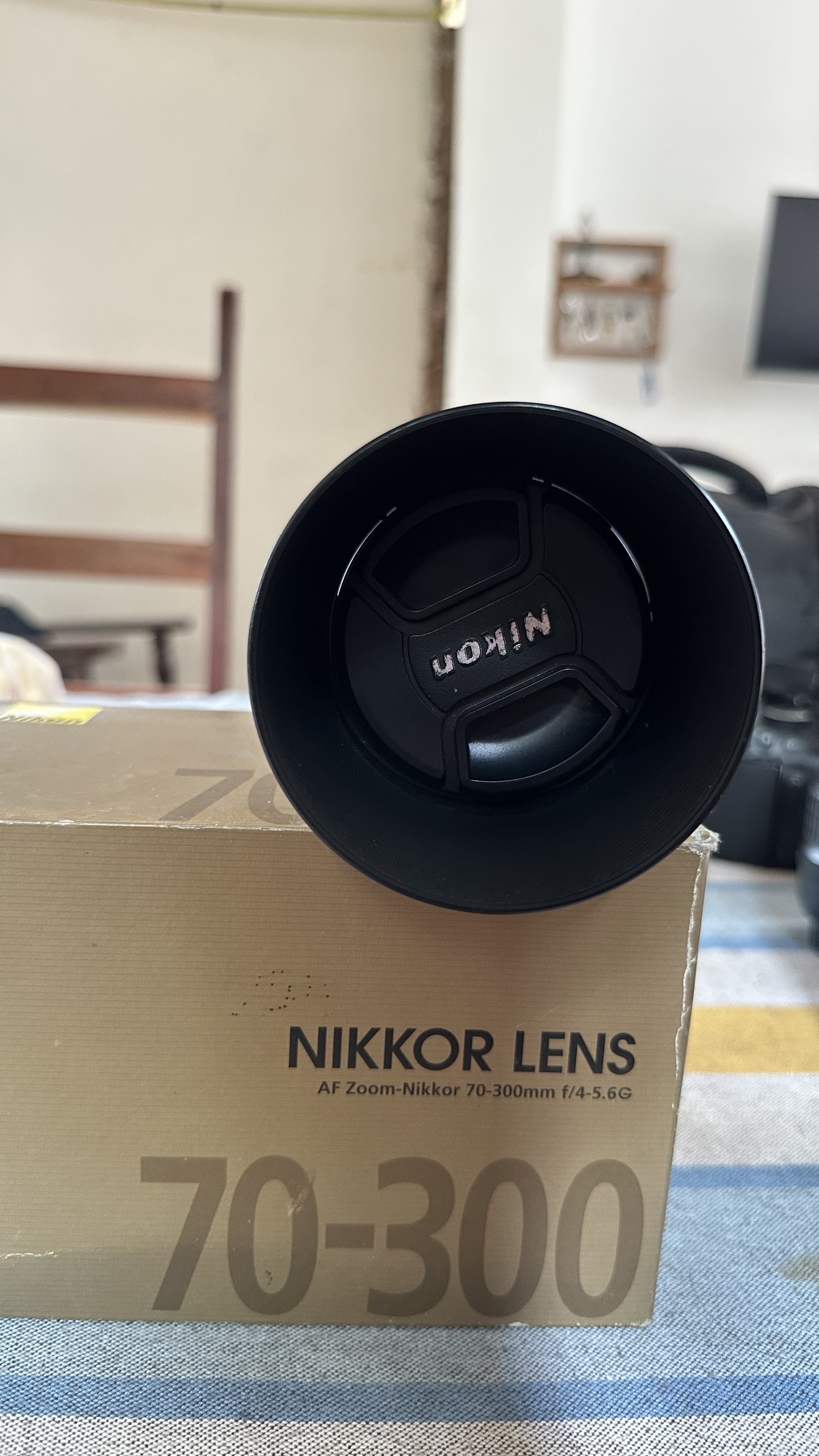 Nikon D5200 Camera එකක් – Kit Lens + Zoom (70-300mm) Box සමඟ