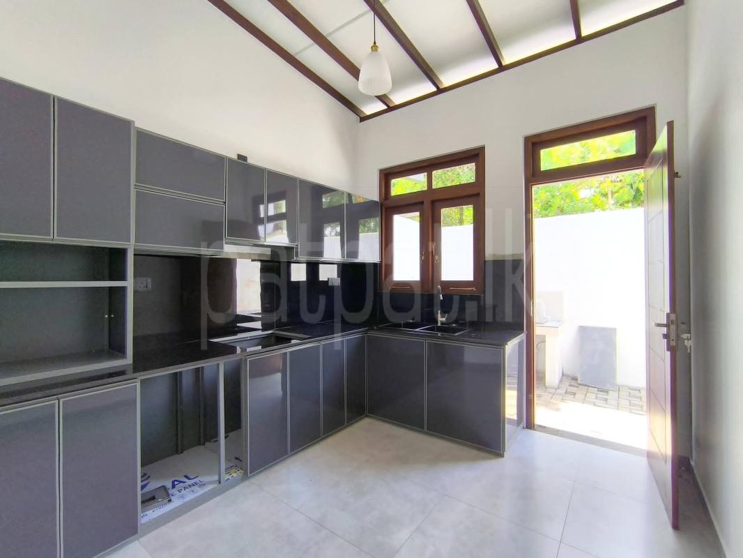 House for Sale in Athurugiriya