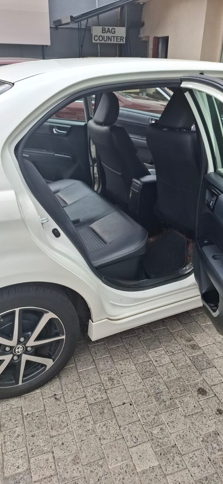 Toyota Axio 2018 - பயன்படுத்தப்பட்டது கார் sale in Sri Lanka - patpat.lk