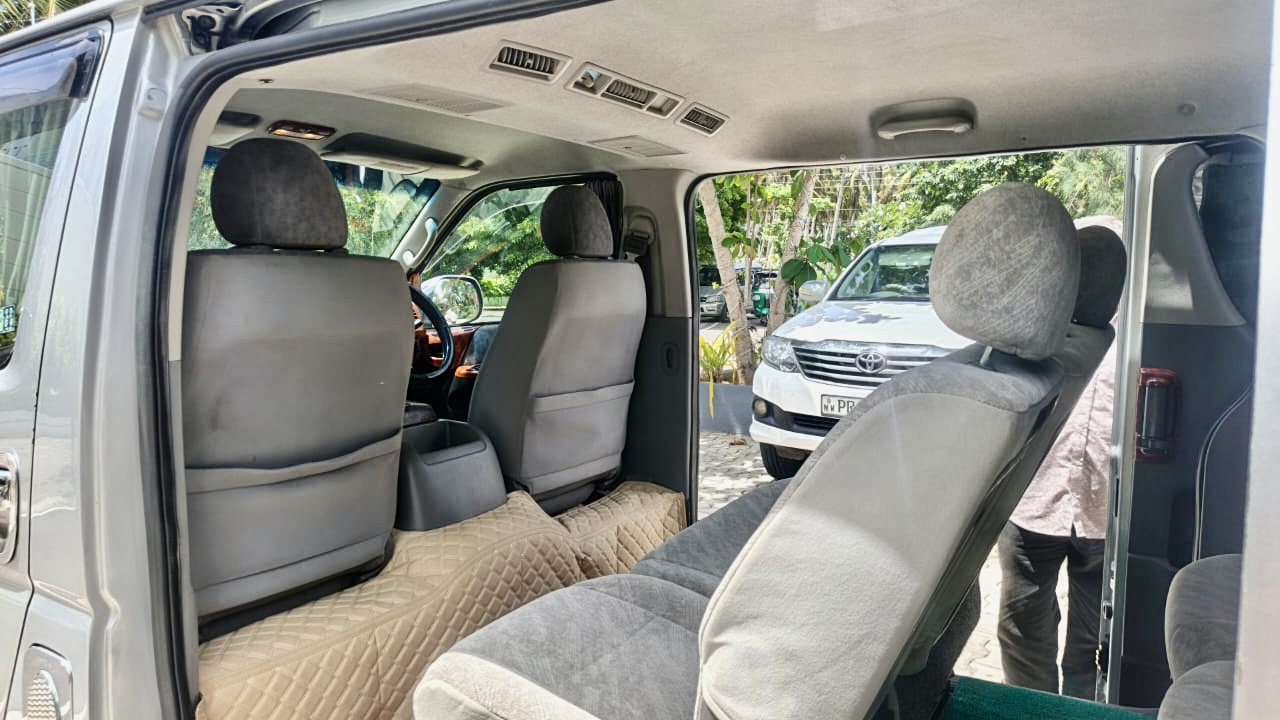 Toyota Hiace 2007 - பயன்படுத்தப்பட்டது வேன் sale in Sri Lanka - patpat.lk