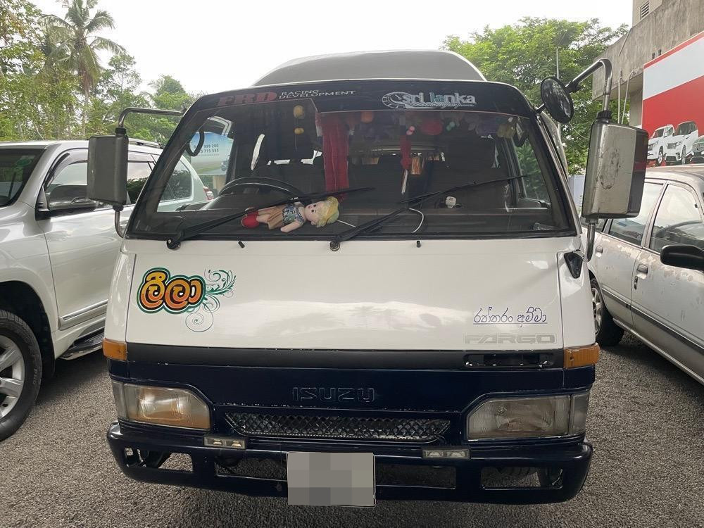 Isuzu Fargo 1982 - பயன்படுத்தப்பட்டது வேன் sale in Sri Lanka - patpat.lk