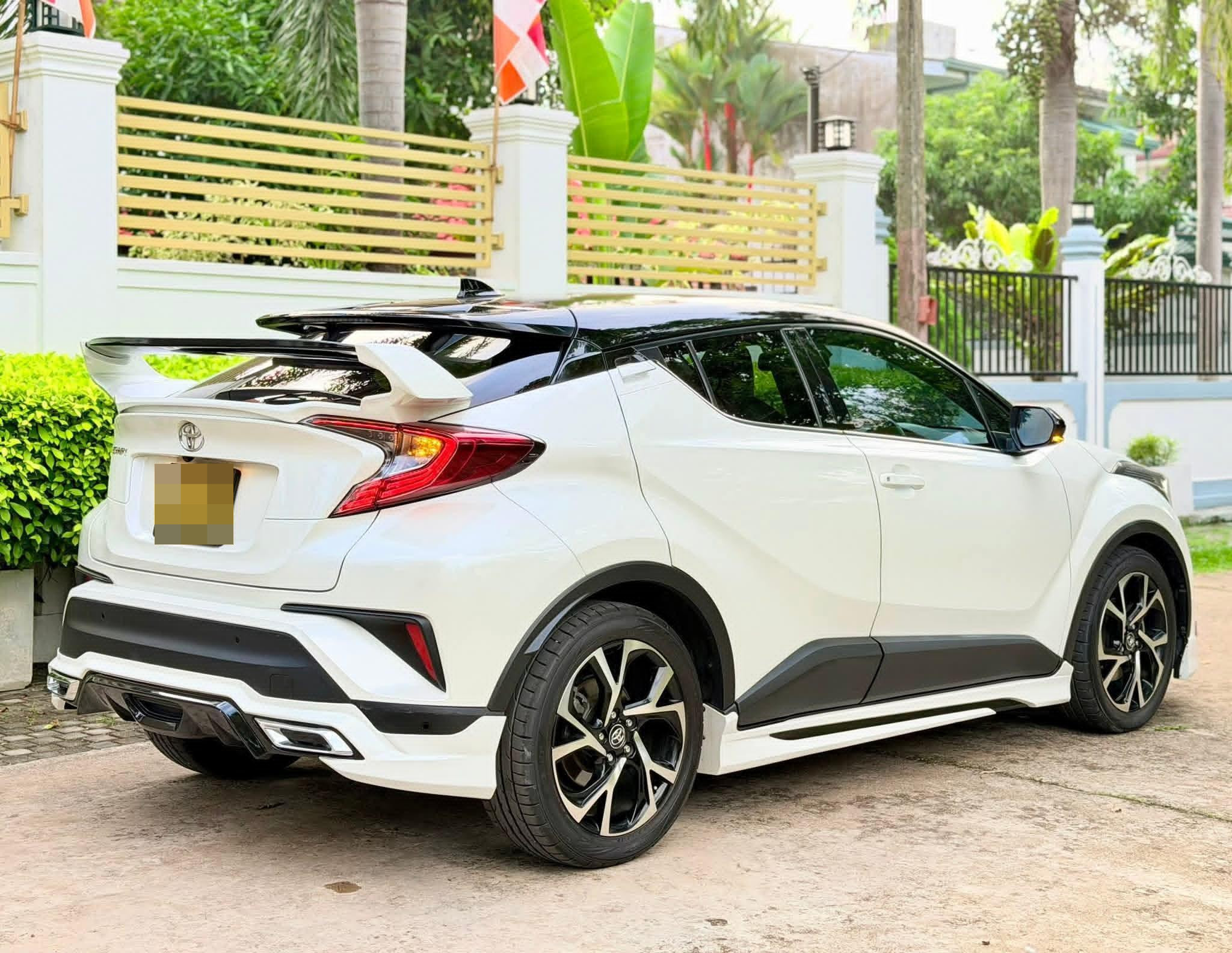 Toyota CHR 2018 - பயன்படுத்தப்பட்டது SUV sale in Sri Lanka - patpat.lk
