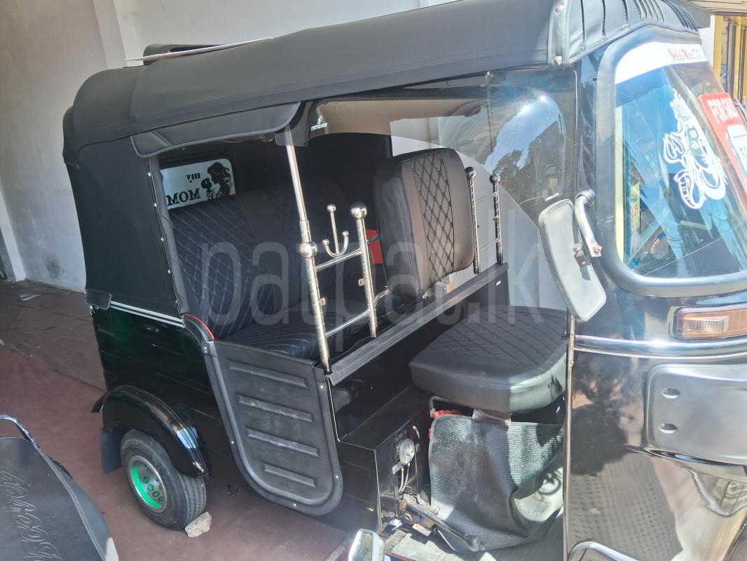 Bajaj Three Wheel 2015 - மறுசீரமைக்கப்பட்டது முச்சக்கர வண்டி sale in Sri Lanka - patpat.lk