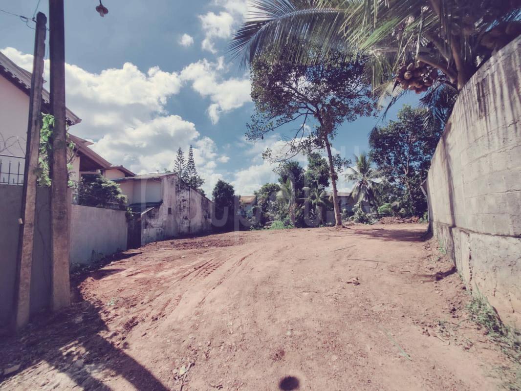 Commercial Land for Sale in Athurugiriya