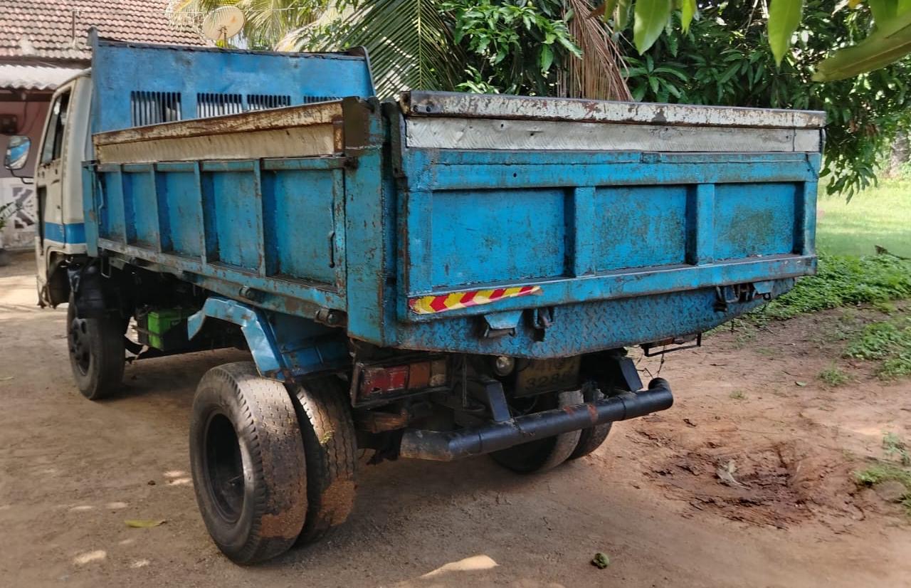 Isuzu ELF 1982 - பயன்படுத்தப்பட்டது டிரக் sale in Sri Lanka - patpat.lk