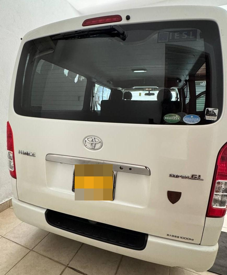 Toyota Hiace 2017 - භාවිතා කරන ලද වෑන් රථය sale in Sri Lanka - patpat.lk