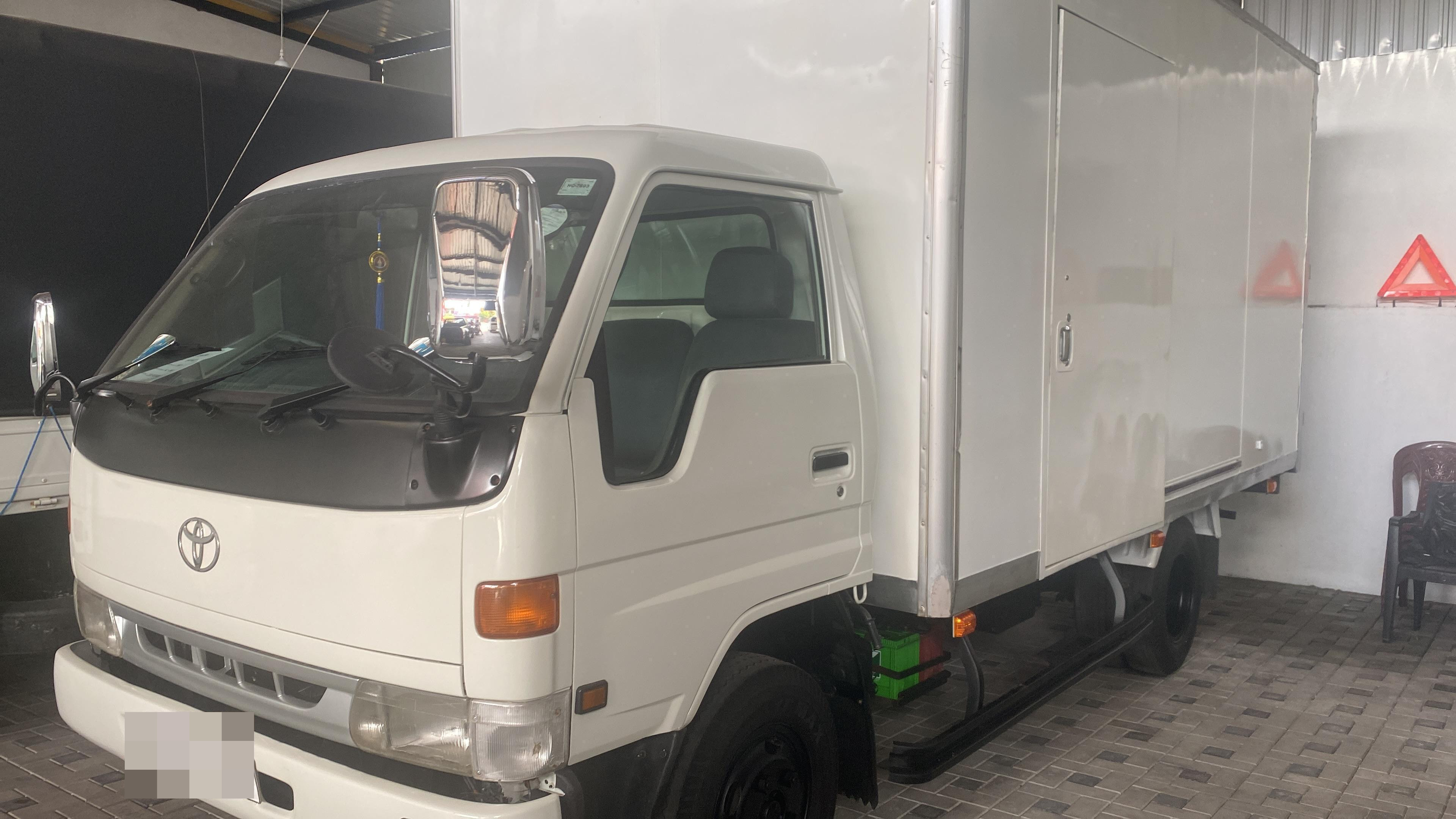 Toyota Dyna 1990 - பயன்படுத்தப்பட்டது டிரக் sale in Sri Lanka - patpat.lk