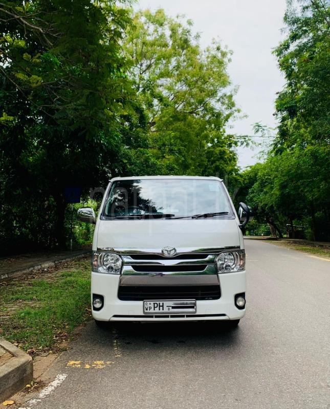 Toyota Hiace 2014 - பயன்படுத்தப்பட்டது வேன் sale in Sri Lanka - patpat.lk