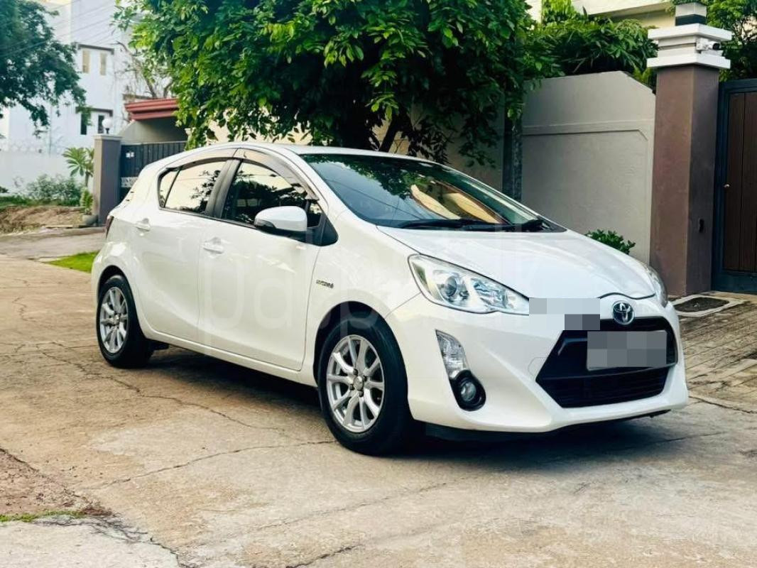 Toyota Aqua 2015 - பயன்படுத்தப்பட்டது கார் sale in Sri Lanka - patpat.lk