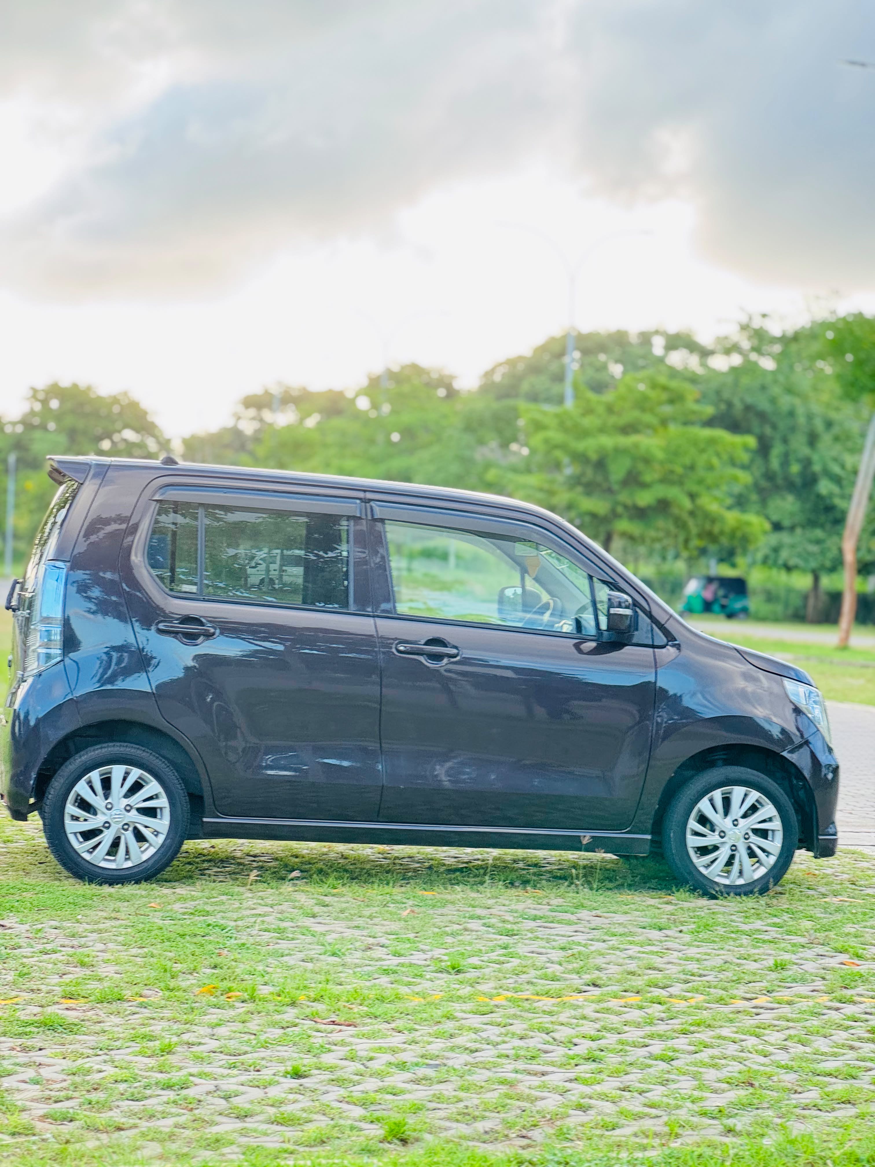 Suzuki Wagon R 2014 - பயன்படுத்தப்பட்டது கார் sale in Sri Lanka - patpat.lk