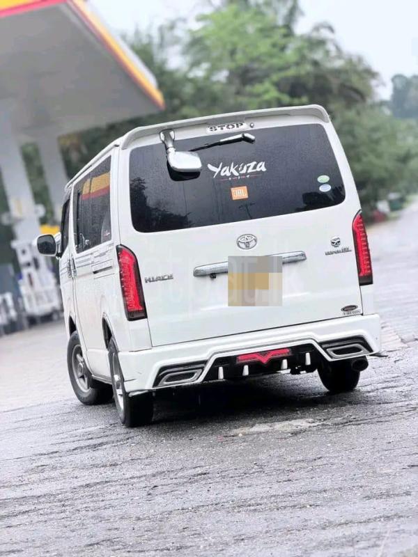 Toyota Super GL 2013 - பயன்படுத்தப்பட்டது வேன் sale in Sri Lanka - patpat.lk