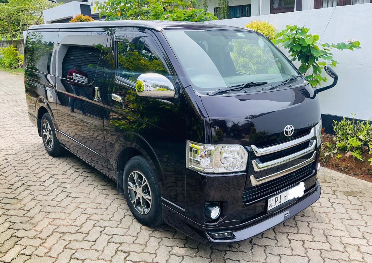 Toyota Hiace 2017 - භාවිතා කරන ලද වෑන් රථය sale in Sri Lanka - patpat.lk