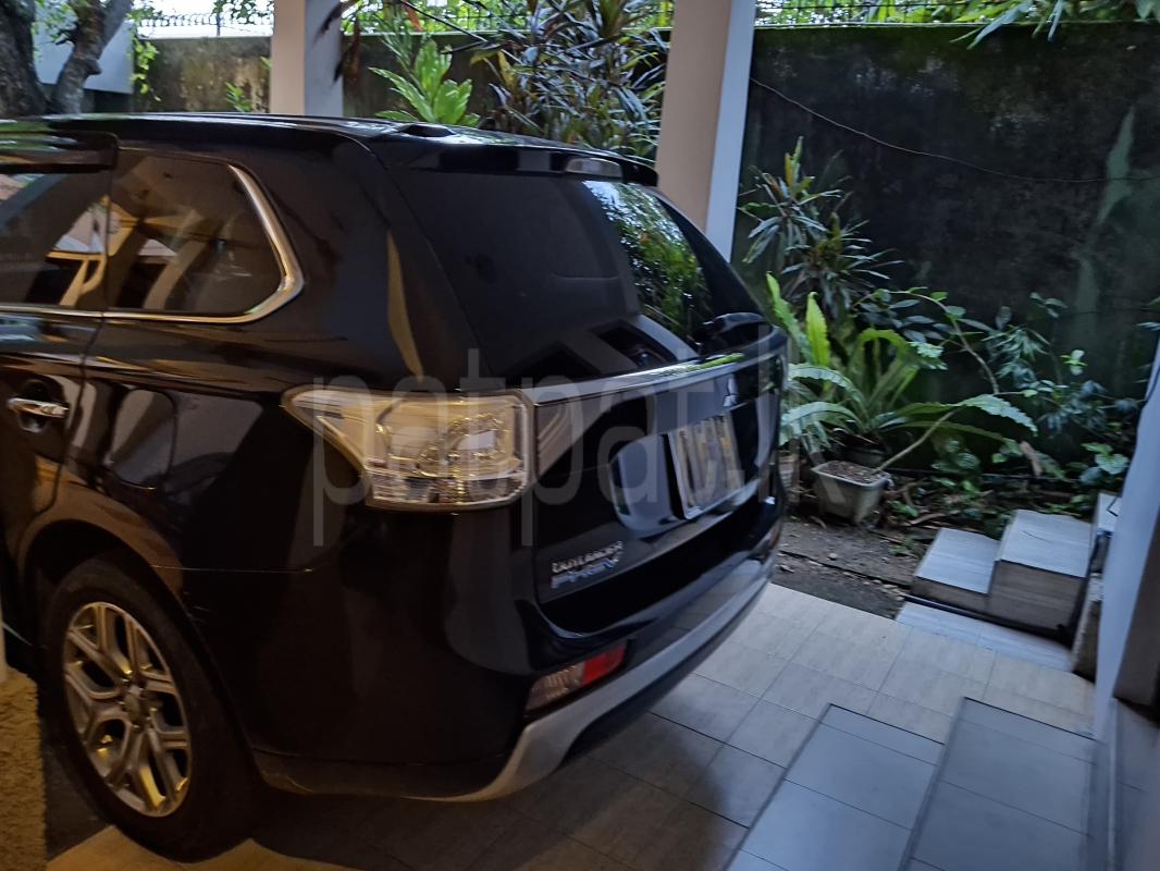 Mitsubishi Outlander 2015 - பயன்படுத்தப்பட்டது SUV sale in Sri Lanka - patpat.lk