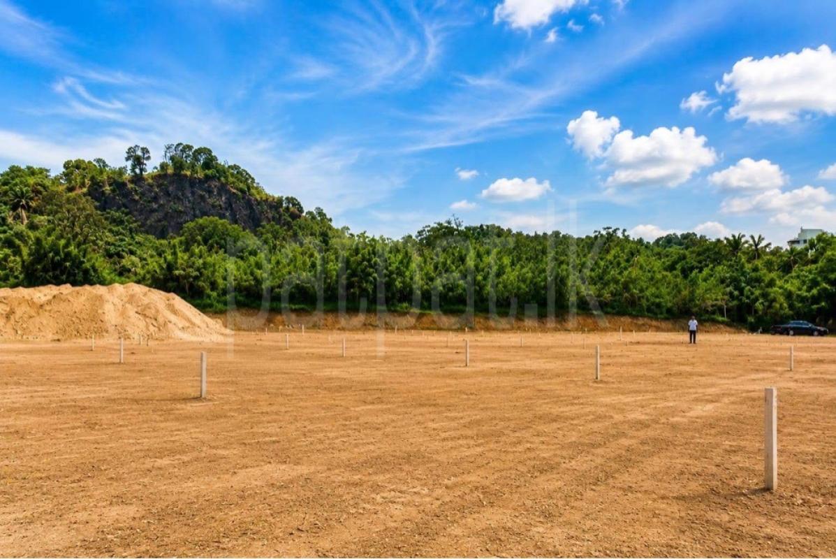 Residential Land for Sale in Meegoda