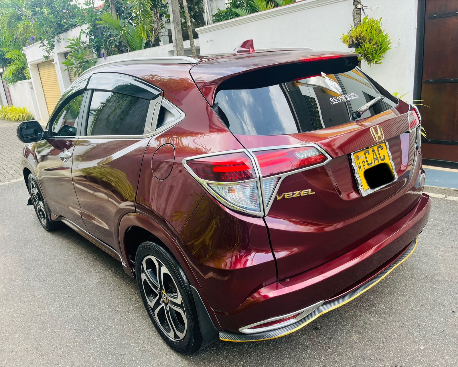 Honda Vezel 2014 - Used SUV sale in Sri Lanka - patpat.lk