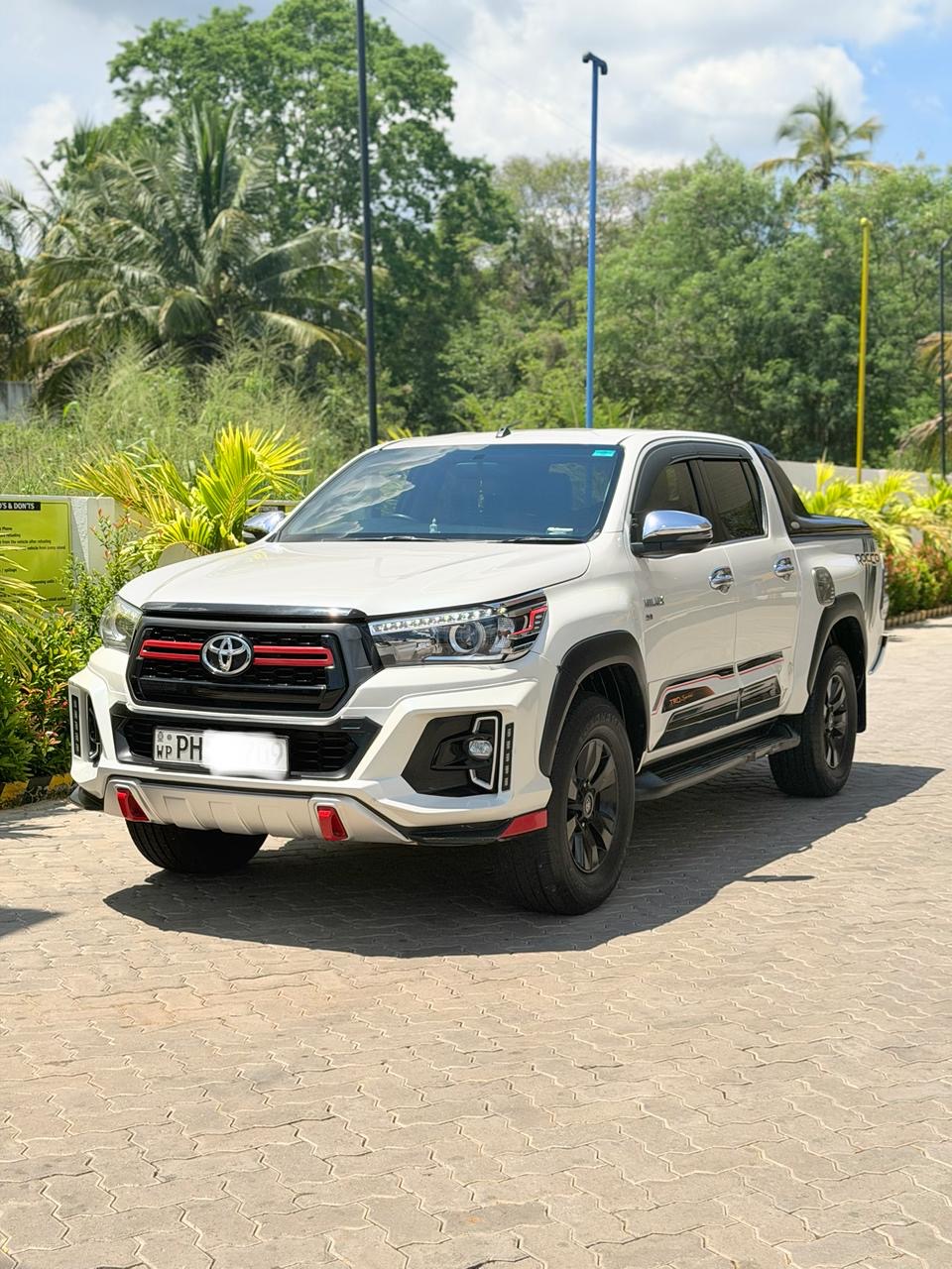 Toyota Hilux 2017 - Used Pick-up  sale in Sri Lanka - patpat.lk