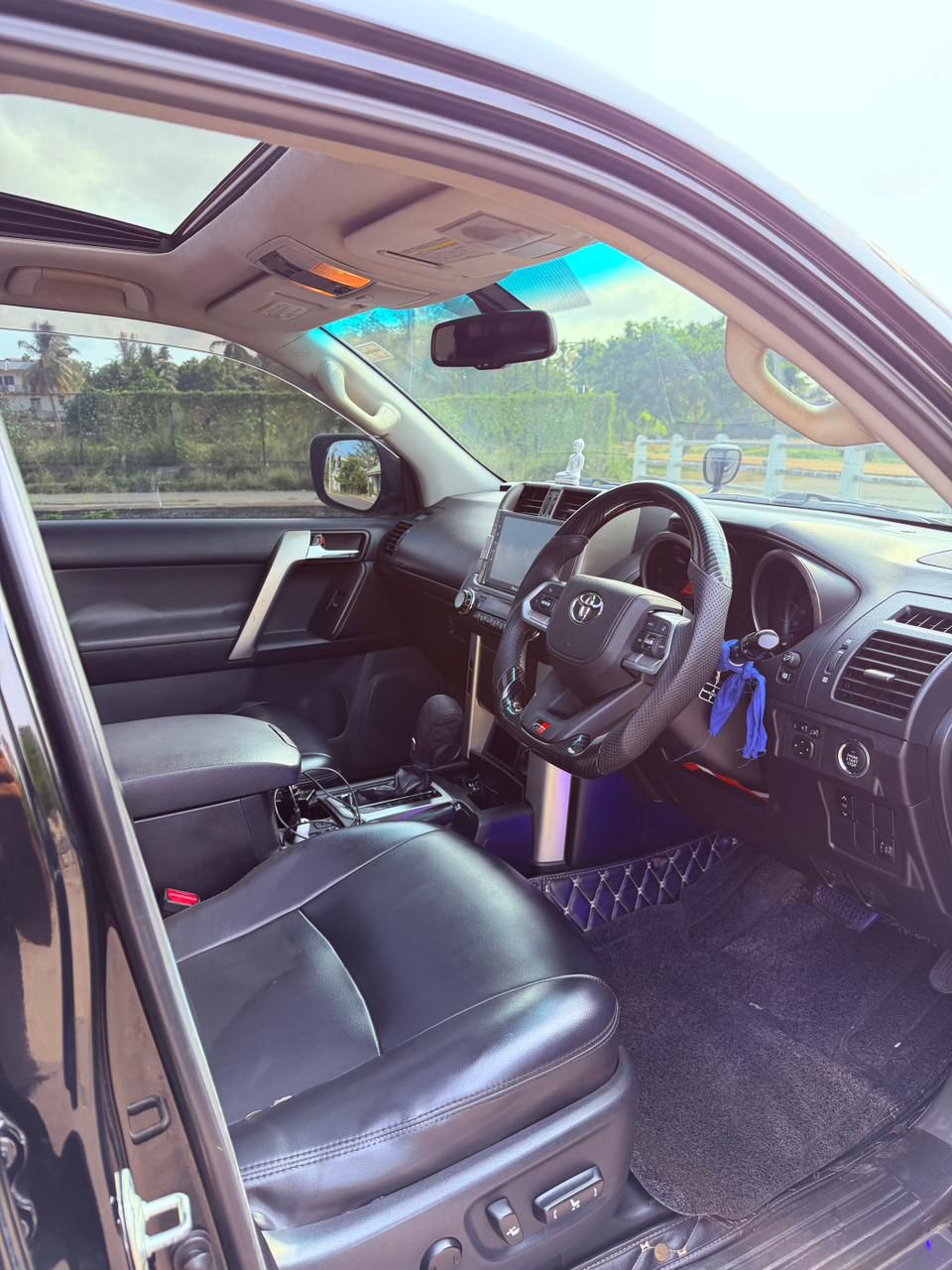 Toyota Land Cruiser Prado 2010 - பயன்படுத்தப்பட்டது SUV sale in Sri Lanka - patpat.lk