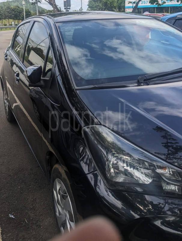 Toyota Vitz 2015 - பயன்படுத்தப்பட்டது கார் sale in Sri Lanka - patpat.lk