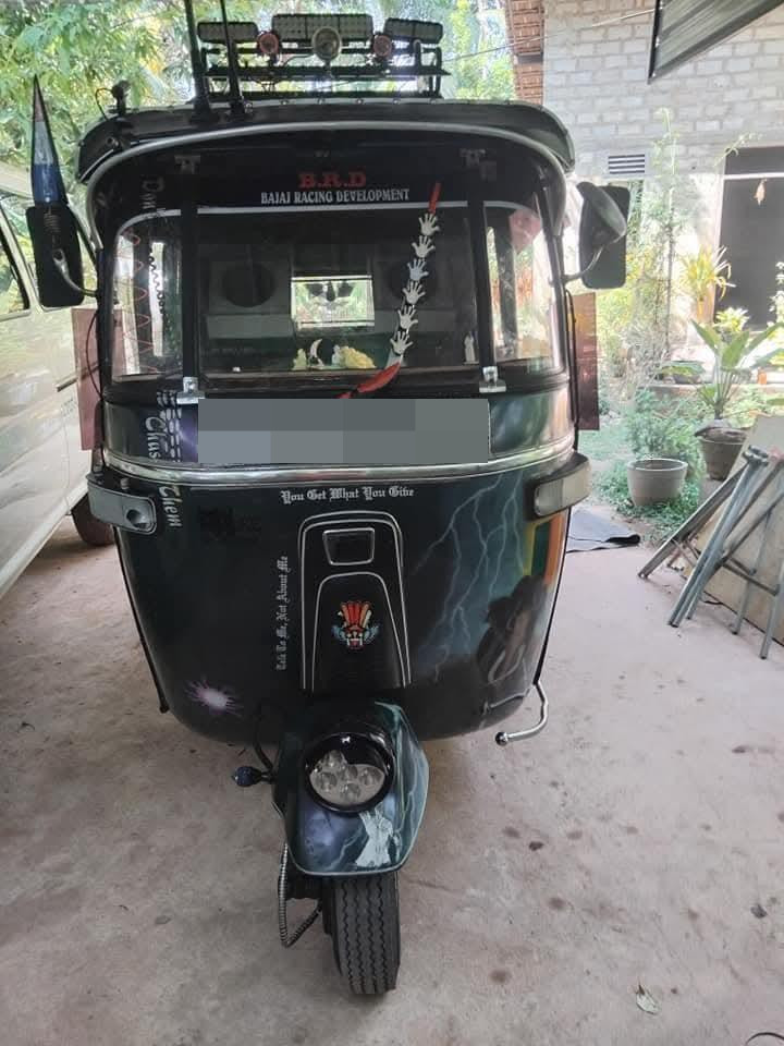 Bajaj Three Wheel 2004