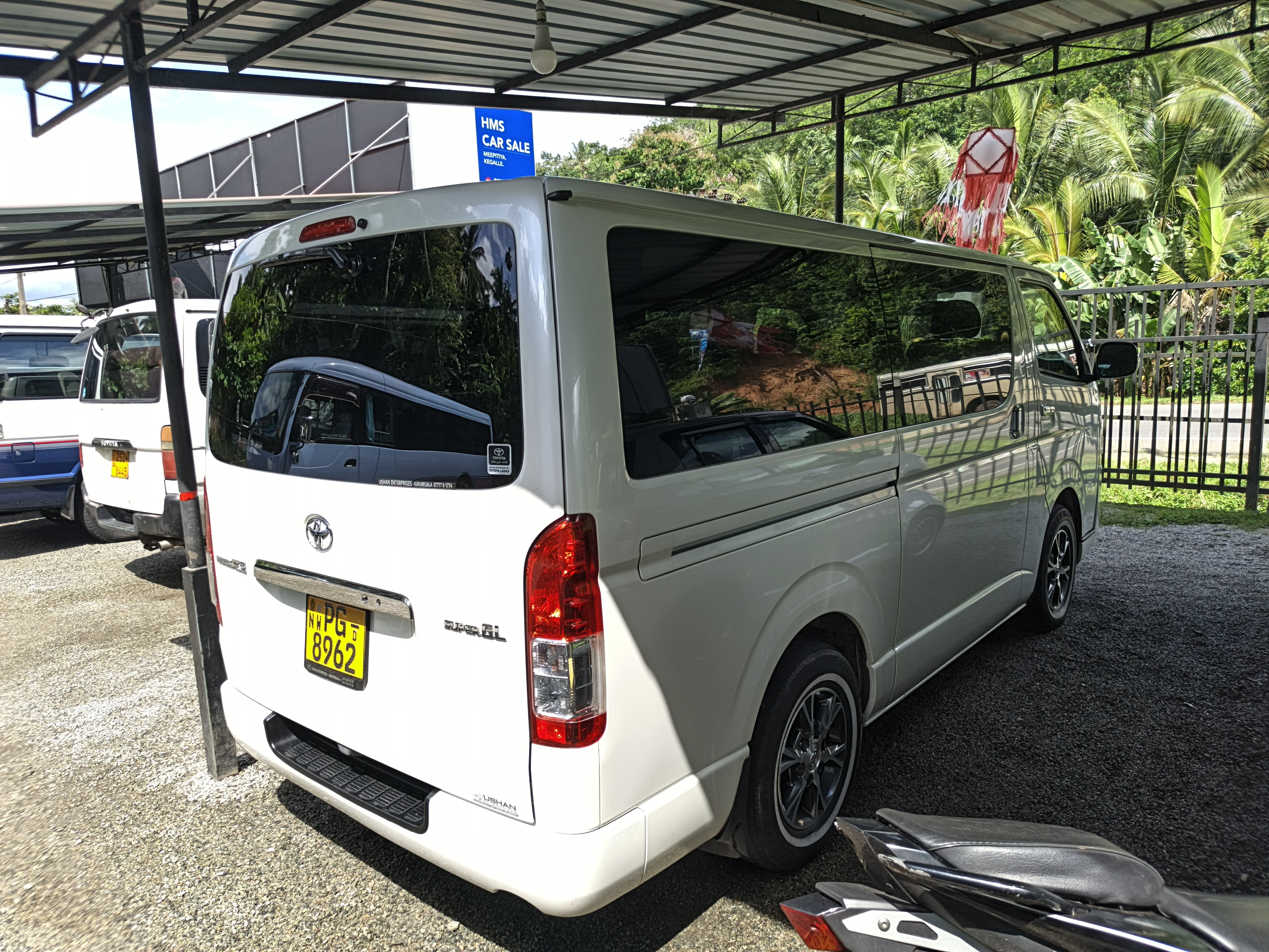 Toyota Hiace 2015 - பயன்படுத்தப்பட்டது வேன் sale in Sri Lanka - patpat.lk