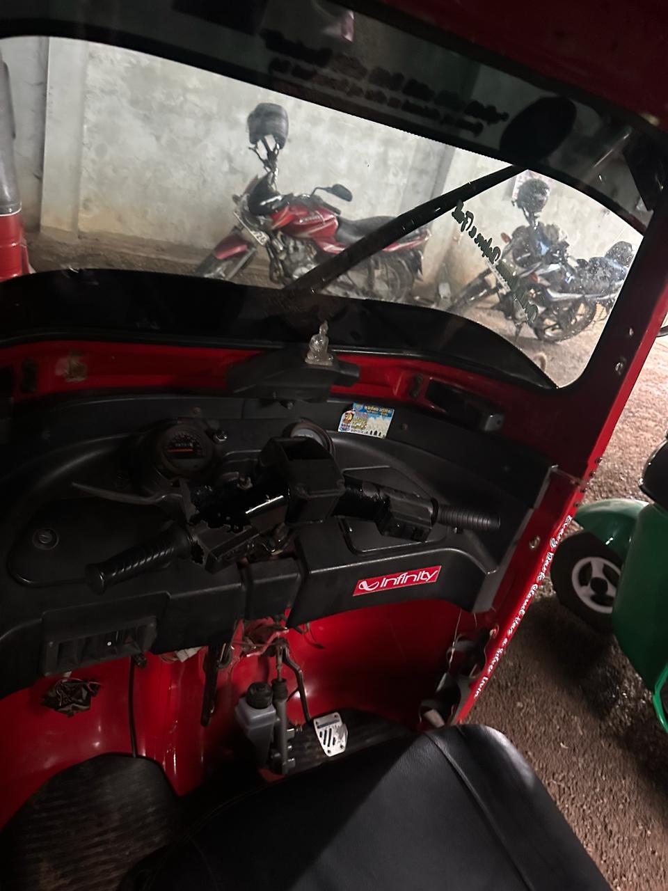 Bajaj 4 stroke 2013 - Used Three wheeler sale in Sri Lanka - patpat.lk