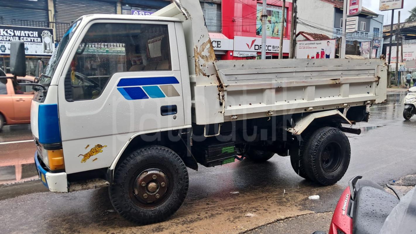 Mitsubishi Canter 1992 - பயன்படுத்தப்பட்டது டிரக் sale in Sri Lanka - patpat.lk