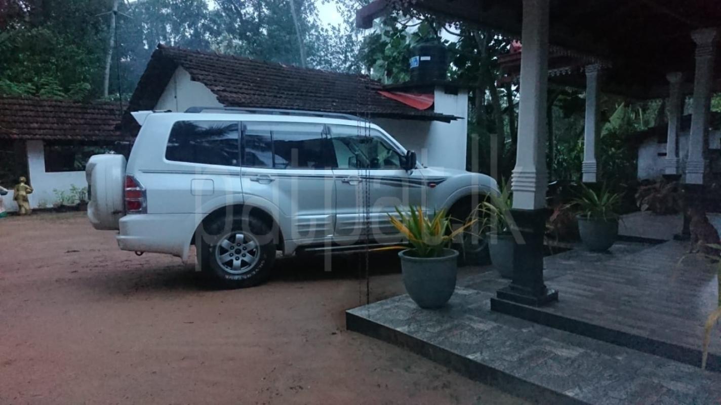 Mitsubishi Montero 2001 - பயன்படுத்தப்பட்டது SUV sale in Sri Lanka - patpat.lk