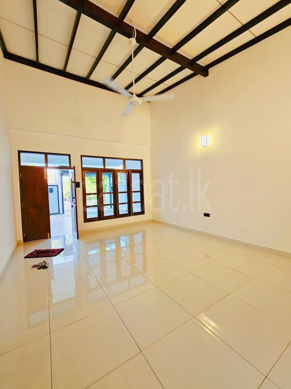 House for Sale in Athurugiriya
