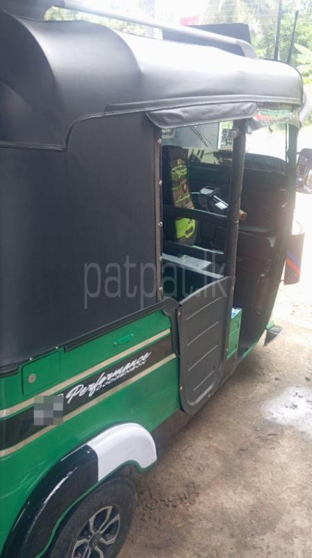 Bajaj Three Wheel 2016 - Reconditioned Three wheeler sale in Sri Lanka - patpat.lk