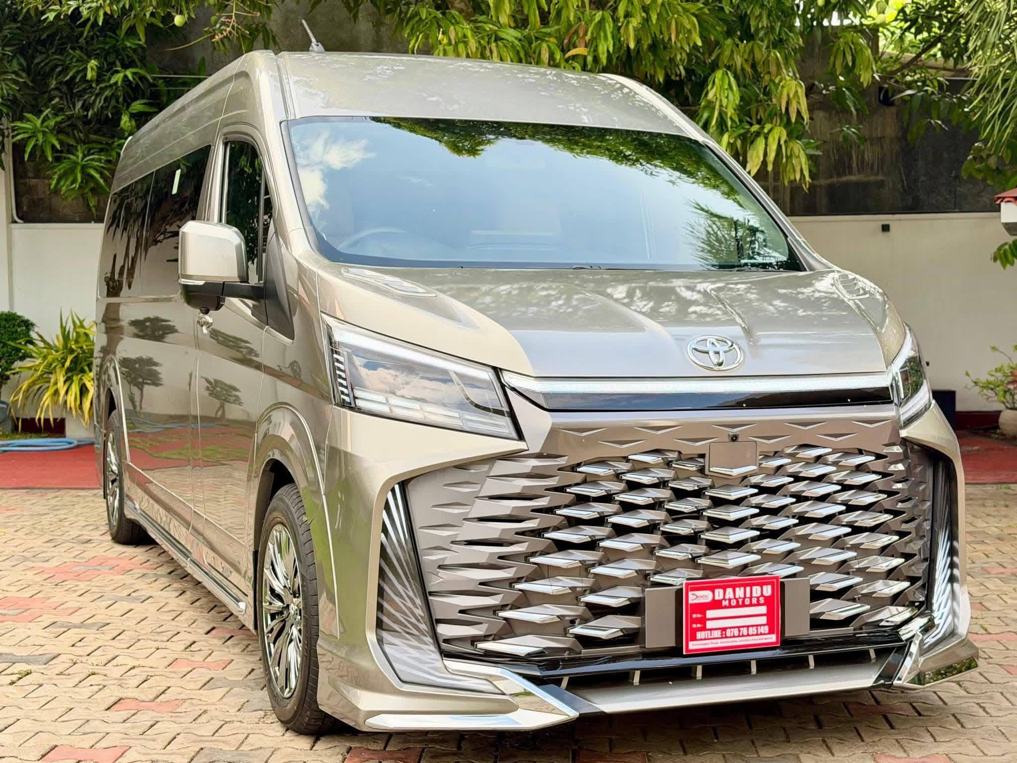 Toyota Hiace Commuter 2025 - Brand New Van sale in Sri Lanka - patpat.lk