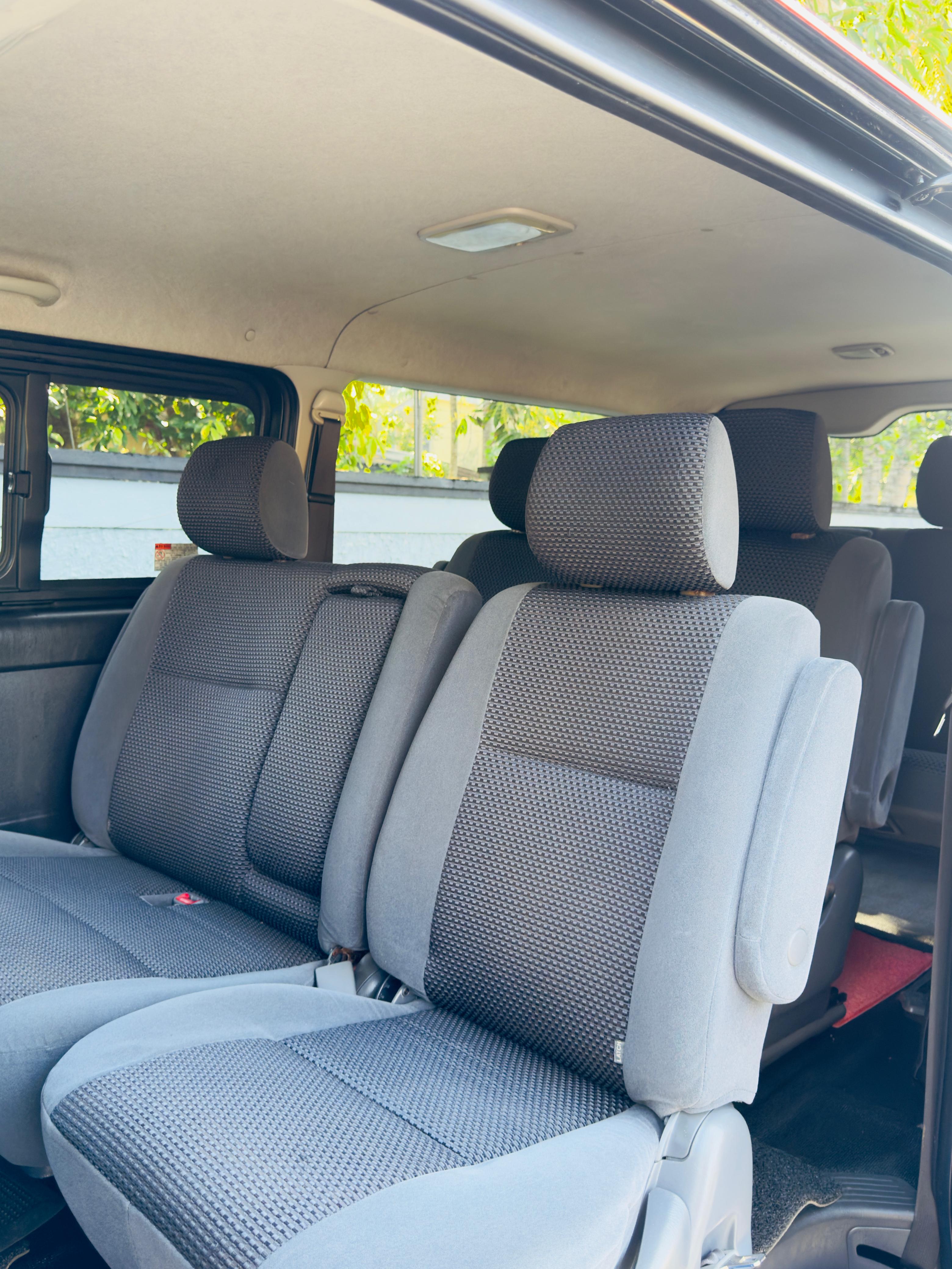 Toyota Hiace 2015 - භාවිතා කරන ලද වෑන් රථය sale in Sri Lanka - patpat.lk