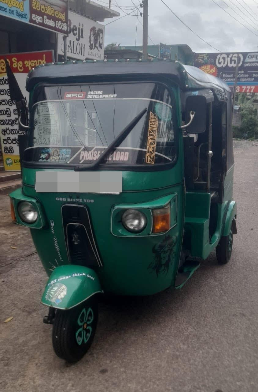 Bajaj 4 stroke 2011 - பயன்படுத்தப்பட்டது முச்சக்கர வண்டி sale in Sri Lanka - patpat.lk