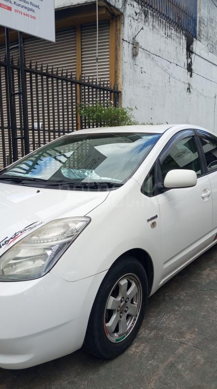 Toyota Prius 2011 - பயன்படுத்தப்பட்டது கார் sale in Sri Lanka - patpat.lk