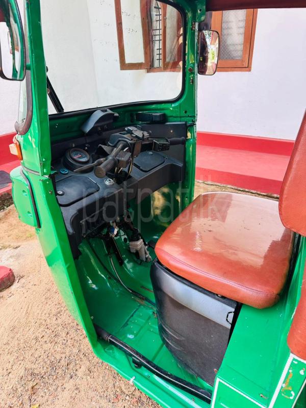 Bajaj 4 stroke 2020 - பயன்படுத்தப்பட்டது முச்சக்கர வண்டி sale in Sri Lanka - patpat.lk