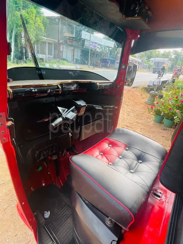 Bajaj Three Wheel 2018 - மறுசீரமைக்கப்பட்டது முச்சக்கர வண்டி sale in Sri Lanka - patpat.lk