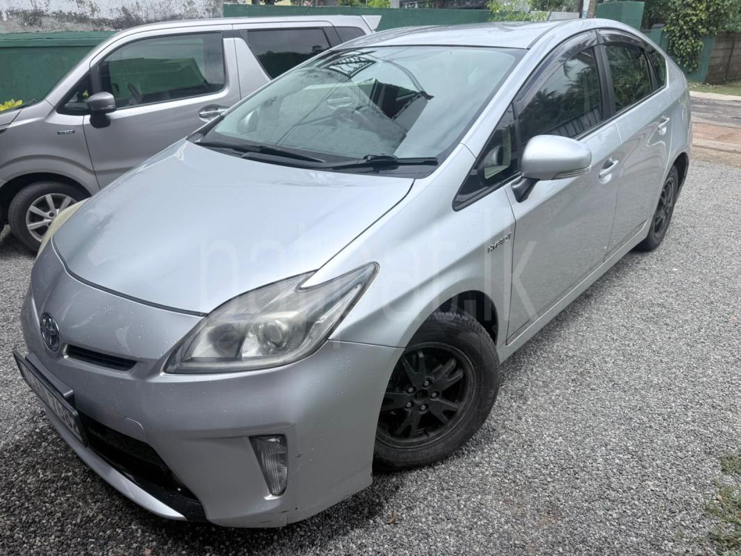 Toyota Prius 2012 - பயன்படுத்தப்பட்டது கார் sale in Sri Lanka - patpat.lk