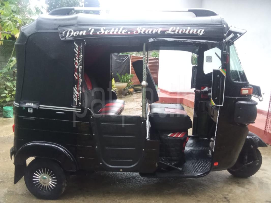 Bajaj 4 stroke 2014 - பயன்படுத்தப்பட்டது முச்சக்கர வண்டி sale in Sri Lanka - patpat.lk