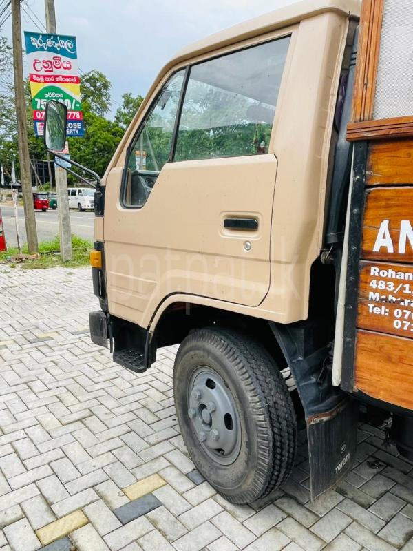 Toyota Dyna 1987 - பயன்படுத்தப்பட்டது டிரக் sale in Sri Lanka - patpat.lk