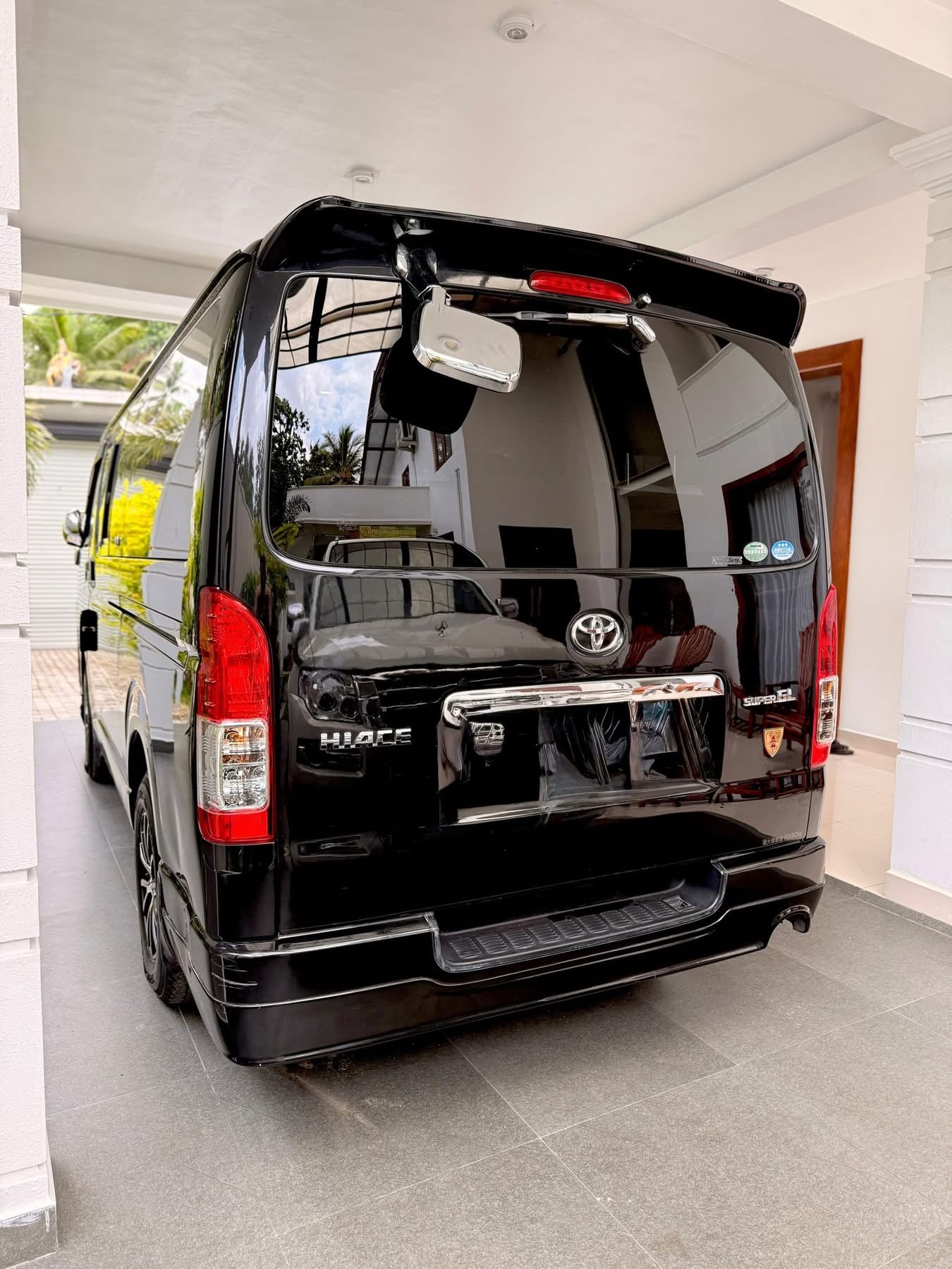 Toyota Hiace 2009 - பயன்படுத்தப்பட்டது வேன் sale in Sri Lanka - patpat.lk