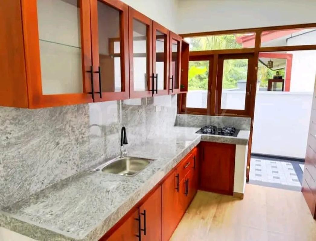 House for Sale in Athurugiriya